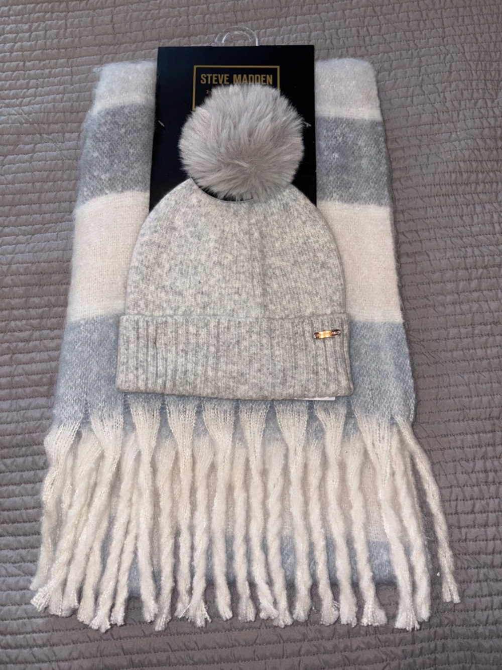 STEVE MADDEN TWO-PIECE BEANIE AND SCARF GIFT SET NEW WITH TAGS